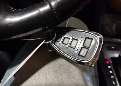 2018 Chevrolet Equinox Premier z USA, uszkodzony, nr VIN 2GNAXVEV5J6278281